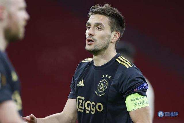 显得略逊一 显得略逊一